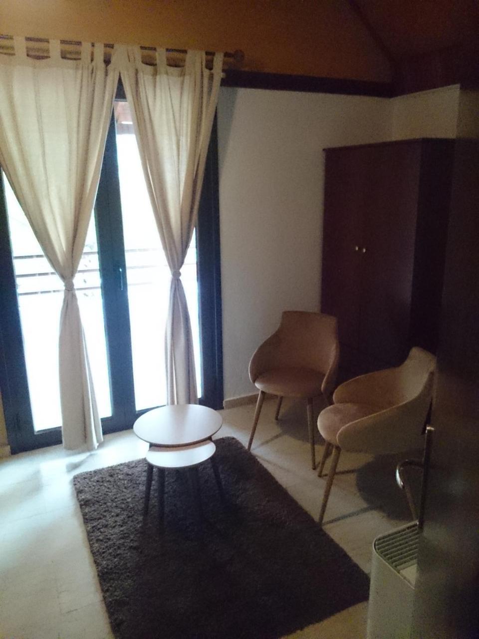 Hotel Oasi Káto Loutrákion Esterno foto